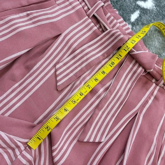 NWT Torrid 5” Stretch Crepe Mid-Rise Tie Front Shorts - Picture 10 of 11